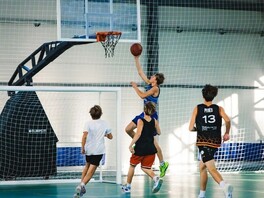 Липецк пополнился модульным спортзалом для юных баскетболистов