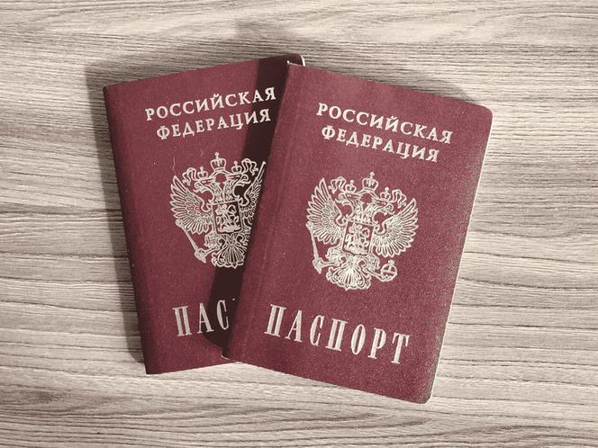 Российские туристы в тревоге: тайские пограничники «скрепляют» загранпаспорта