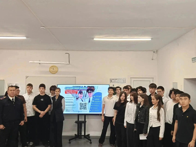 Полицейские Городовиковского района открывают двери в профессию: профориентация в школах